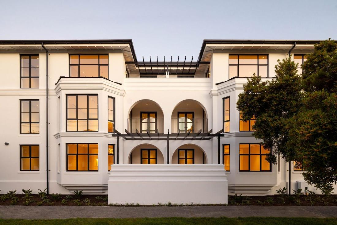 Arches Apartments - image 1