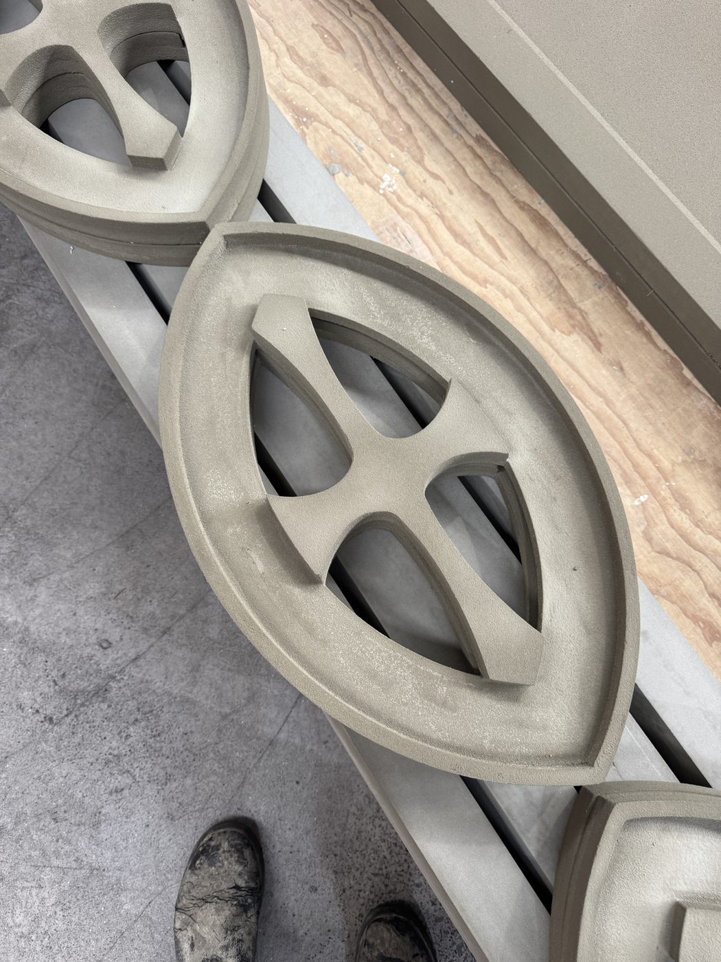 Accumen® false vent - oval cross-pattern detail