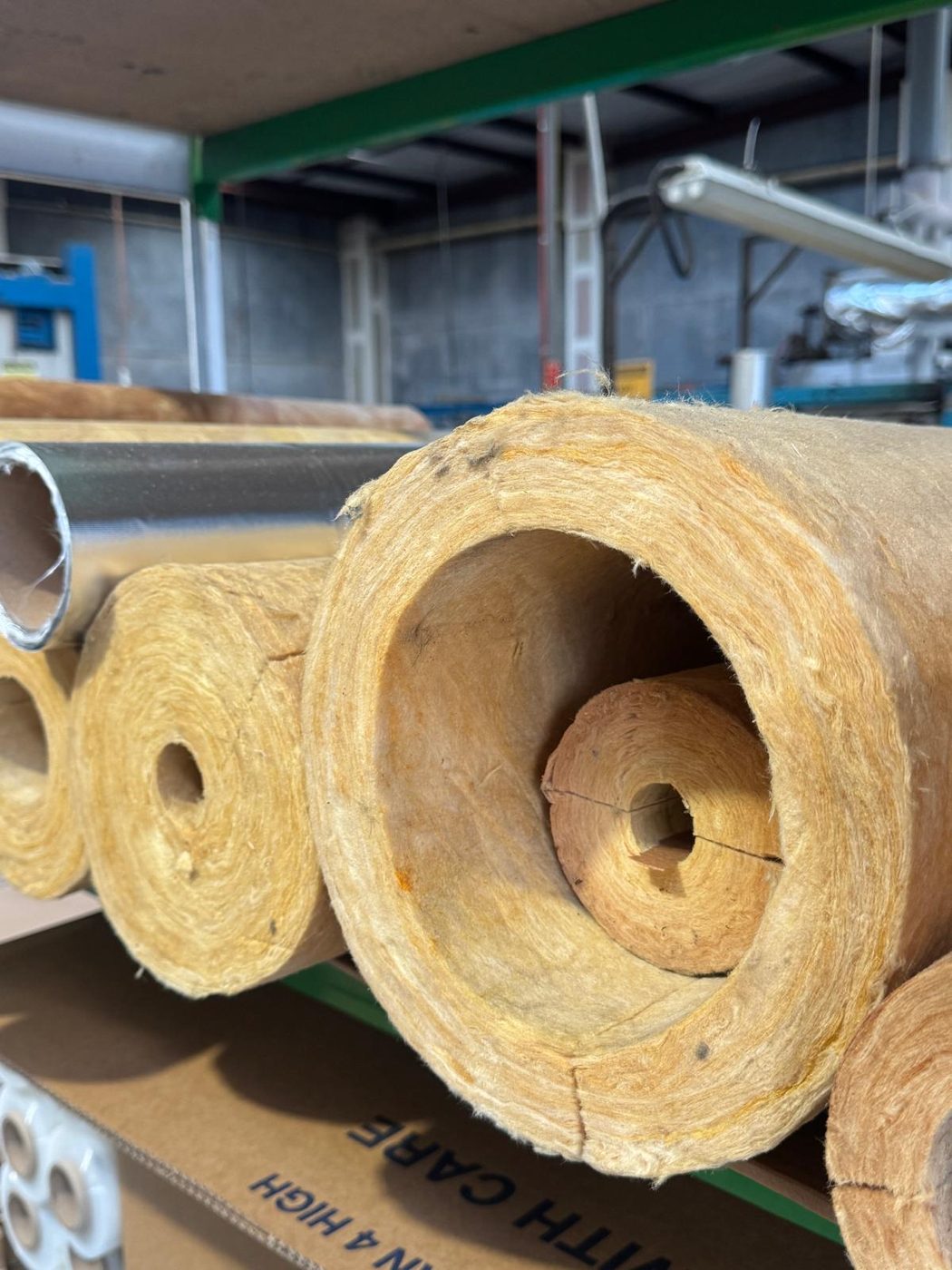 Fibreglass pipe sections - plain and foil-faced finishes
